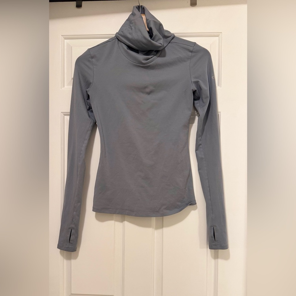 ALO Yoga Women's Long Sleeve Top in Gray